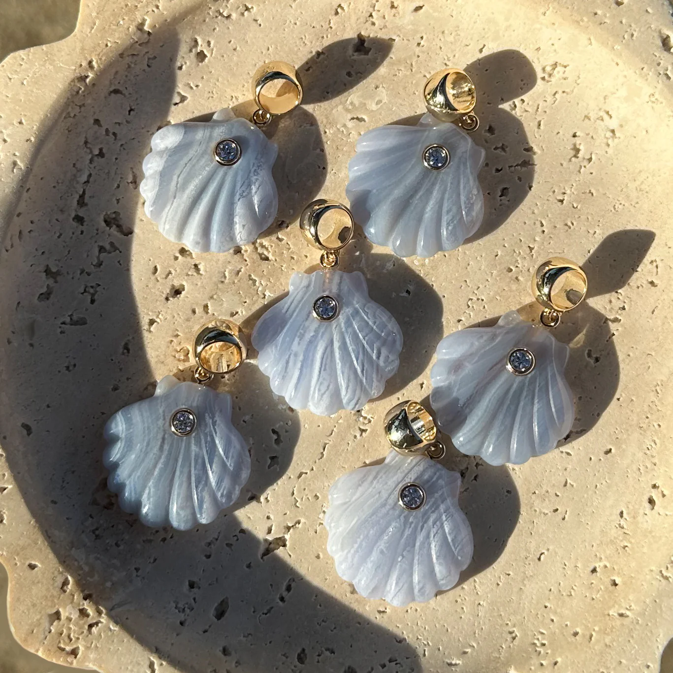 Coquille Blue Lace Shell Bail - Image 11