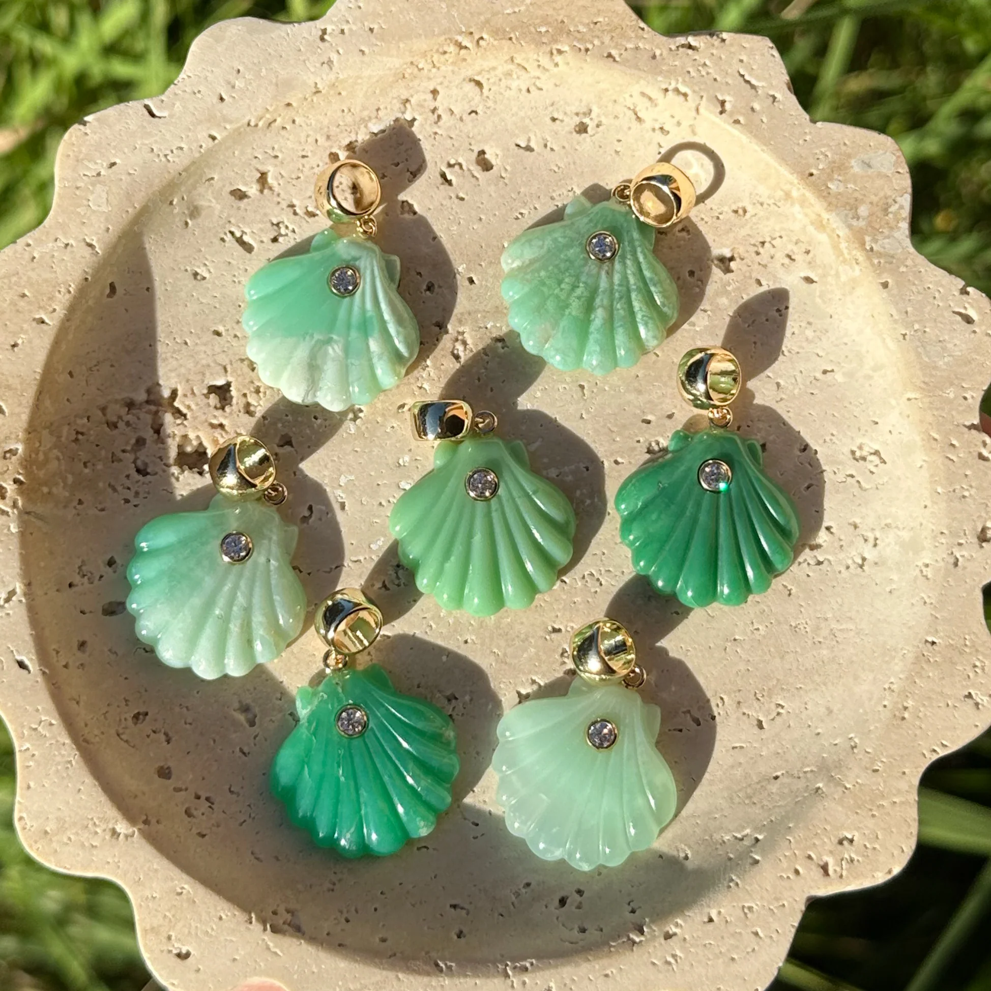 Coquille Chrysoprase Shell Bail - Image 3