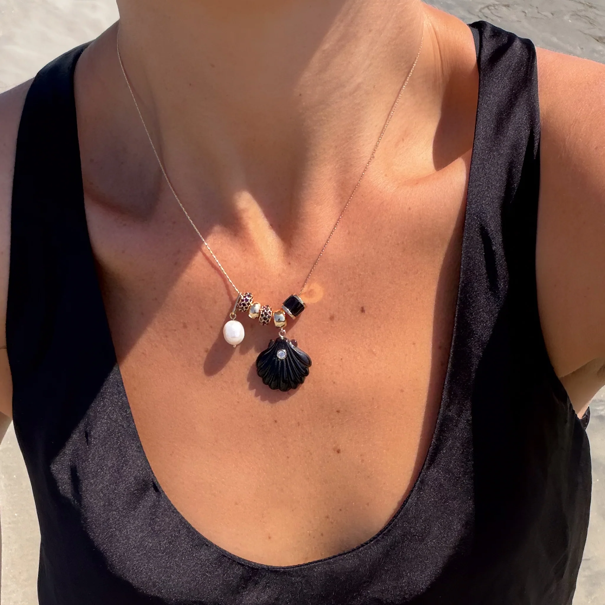Coquille Soirée Onyx Shell Necklace - Image 3