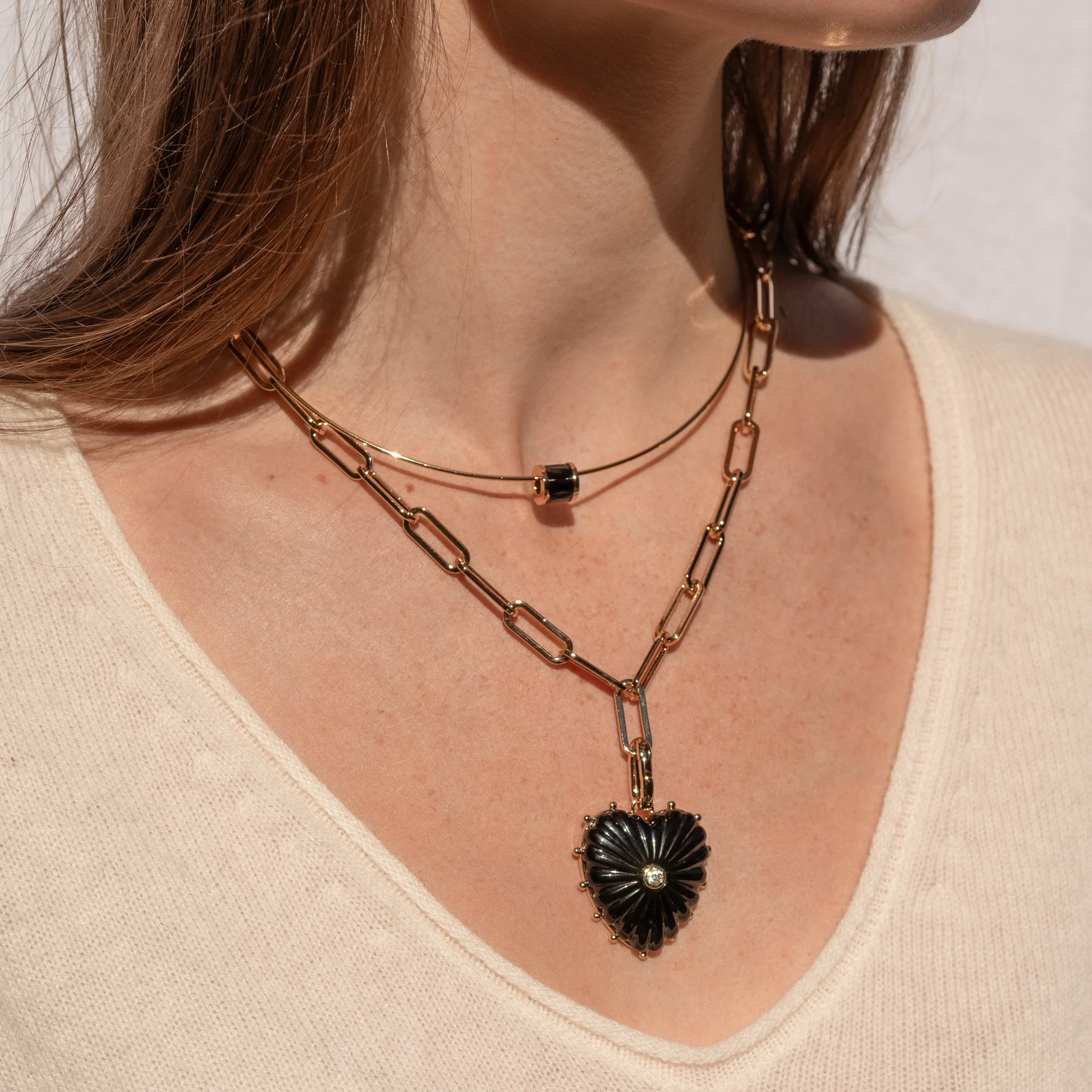 Delphin Black Bead - Image 3