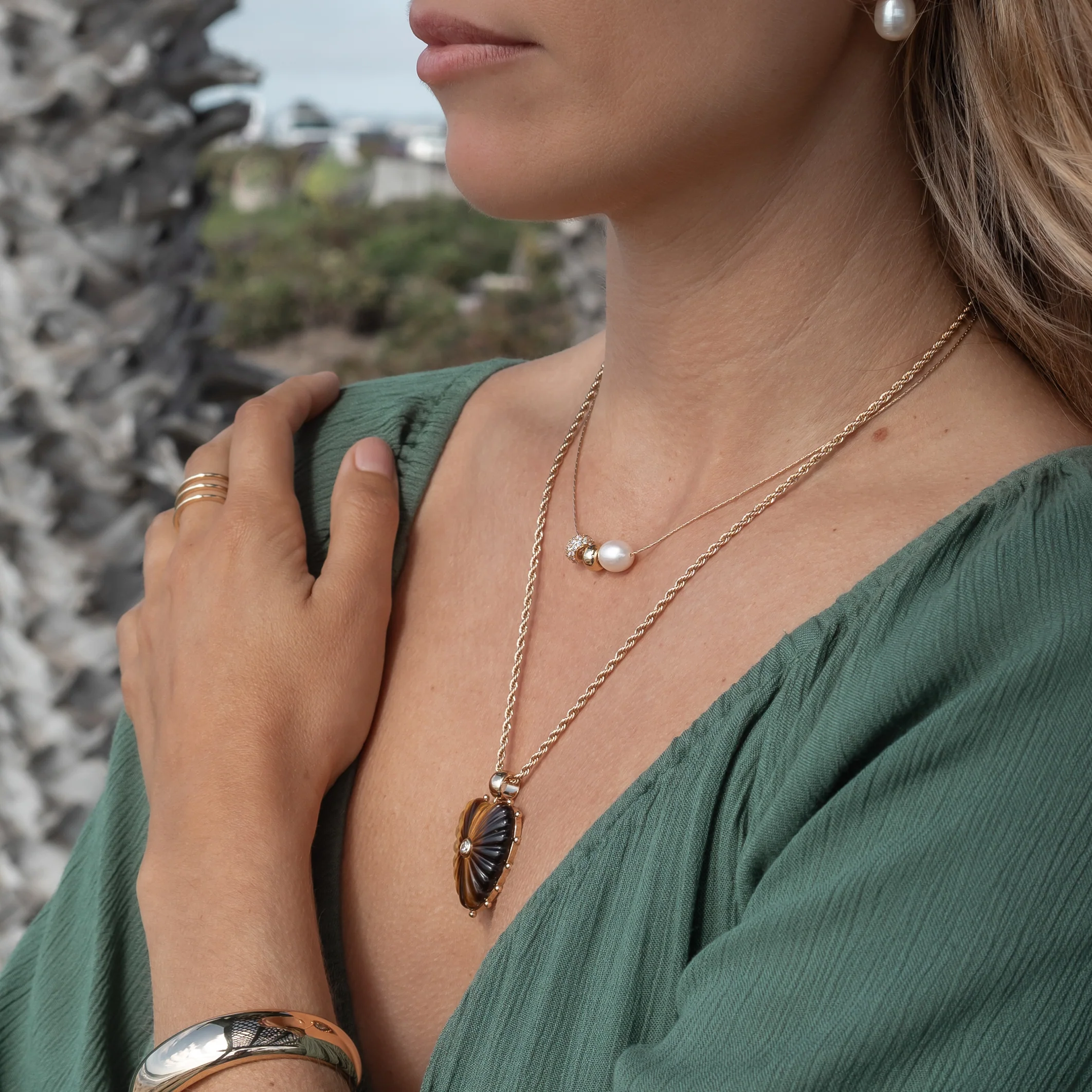 Isla Pearl Snake Chain Necklace - Image 3