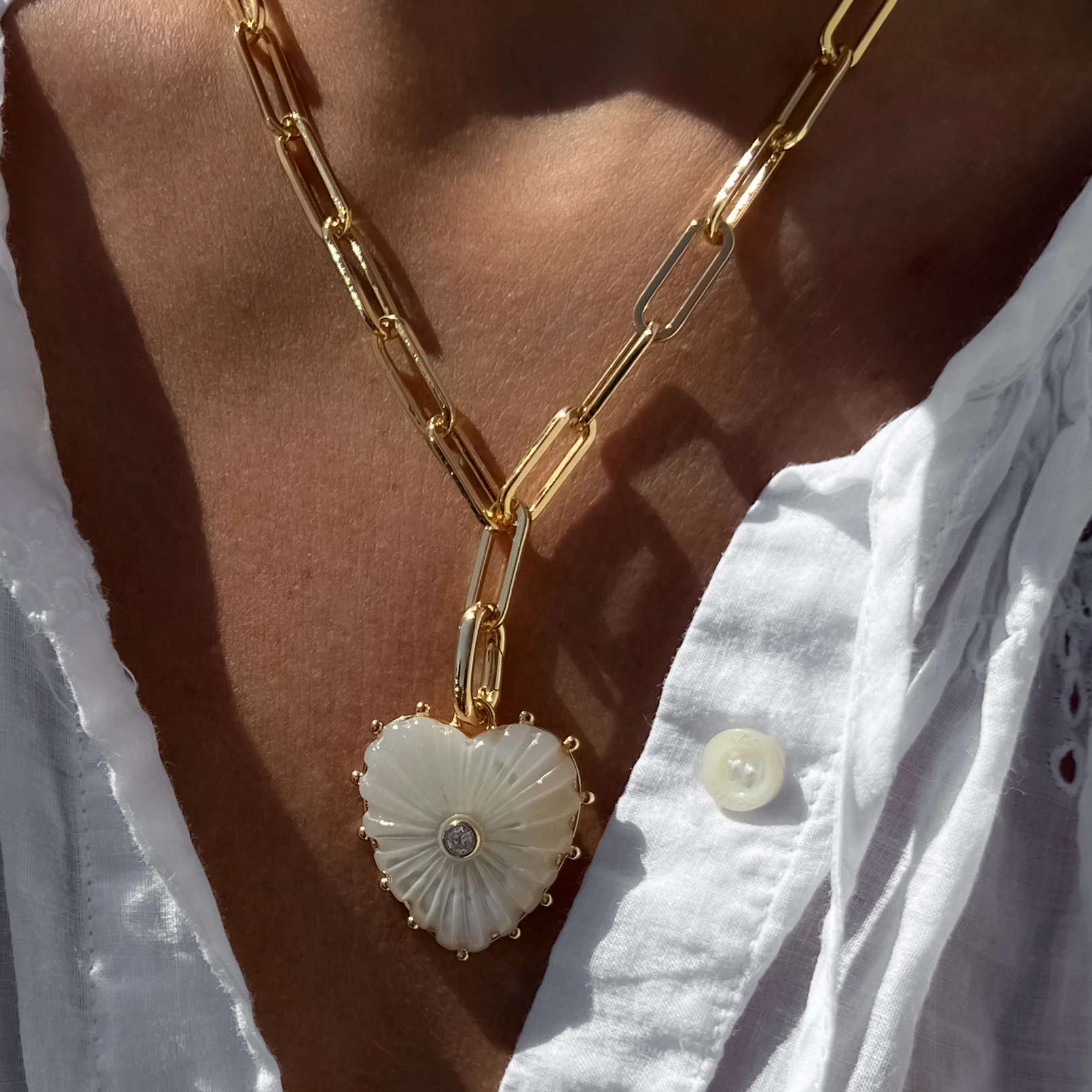 Malene Mother Of Pearl Heart Clip Necklace - Image 7