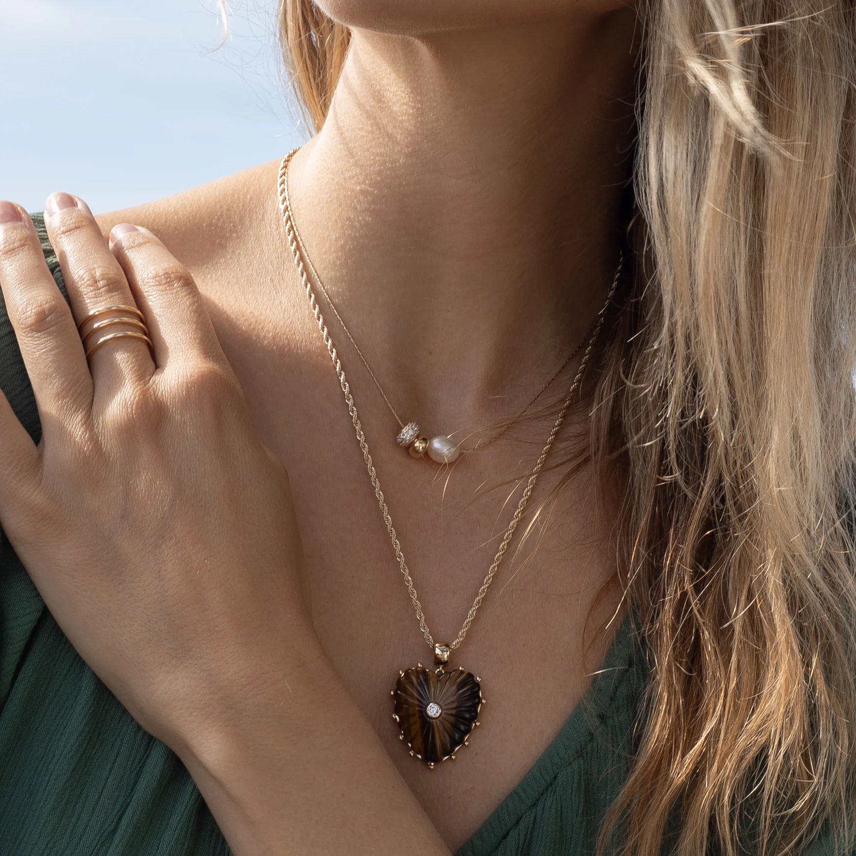 Malene Tiger’s Eye Heart Bail - Image 3