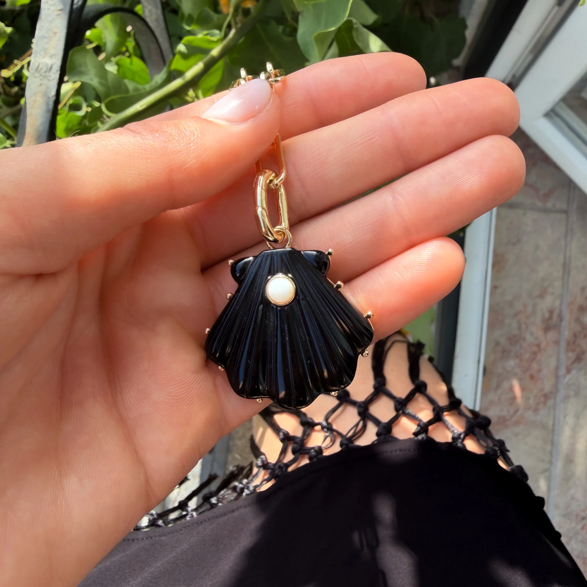 Marea Onyx Shell Clip - Image 6