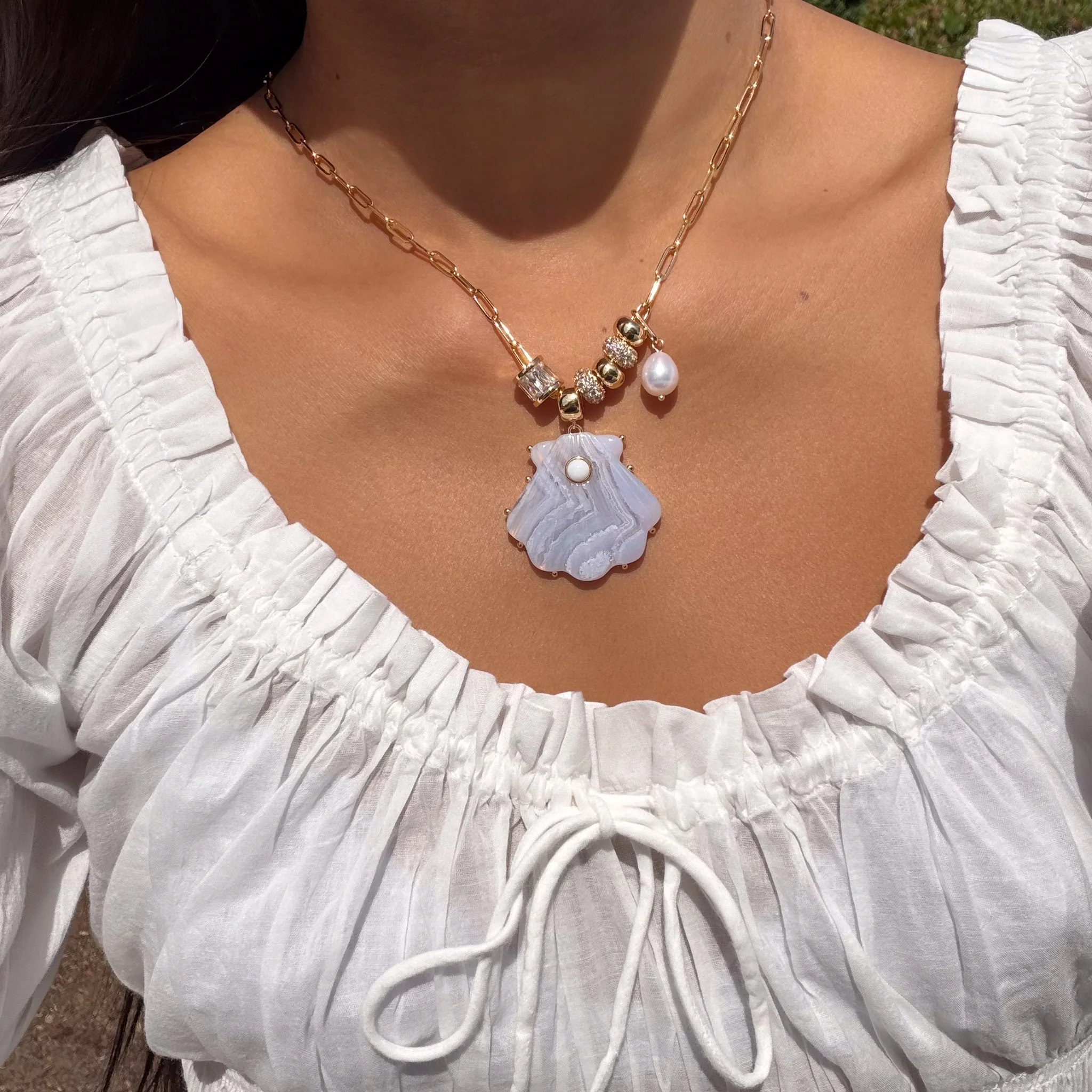 Marea Soirée Blue Lace Shell Necklace - Image 2