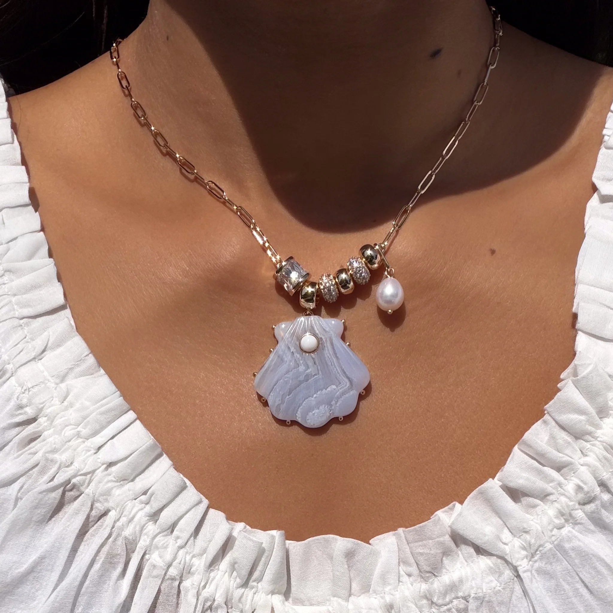 Marea Soirée Blue Lace Shell Necklace - Image 3